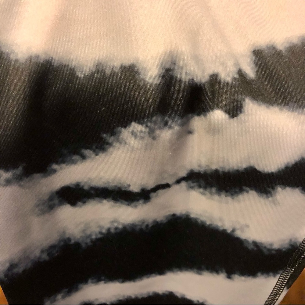 Express small EXP Core Performance Leggings - Picture 5 of 5